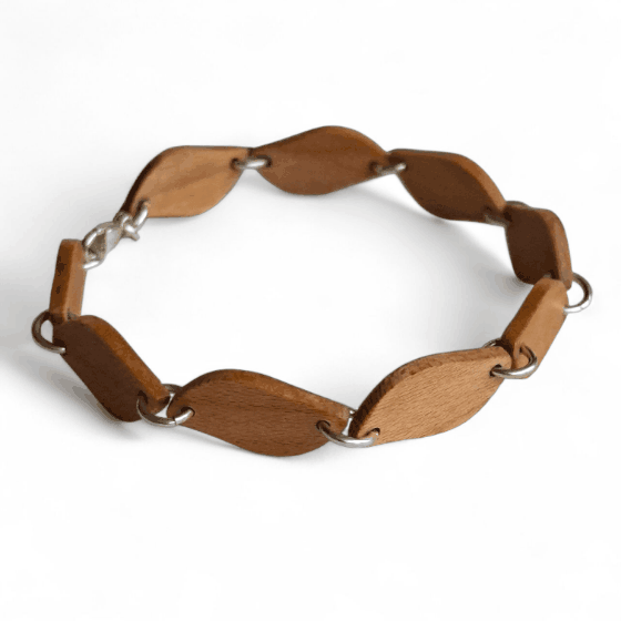 Minimalistische armband van esdoorn en zilver met natuurlijke glans