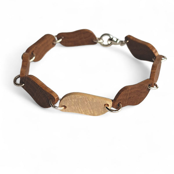 Armband van eikenhout en zilver met warme, natuurlijke houttekening